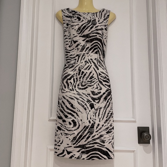 🔴SOLD🔴 Clearance 💯 H&M zebra Dress - Picture 4 of 7